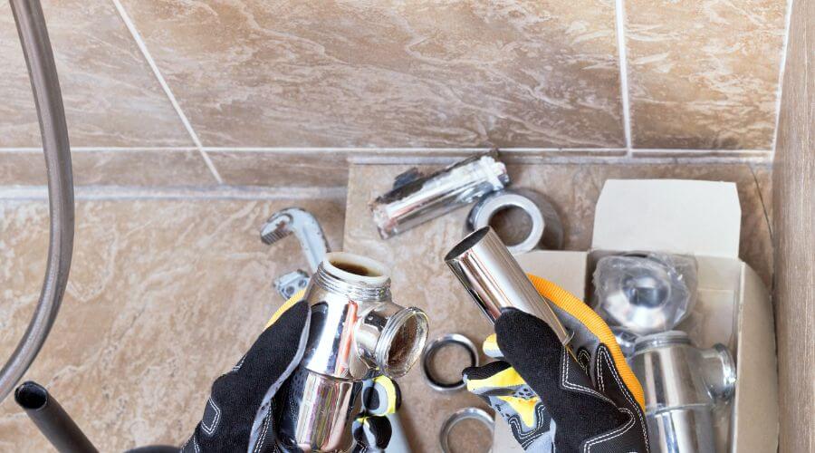 Professional gutter cleaning in Humphreys, MO